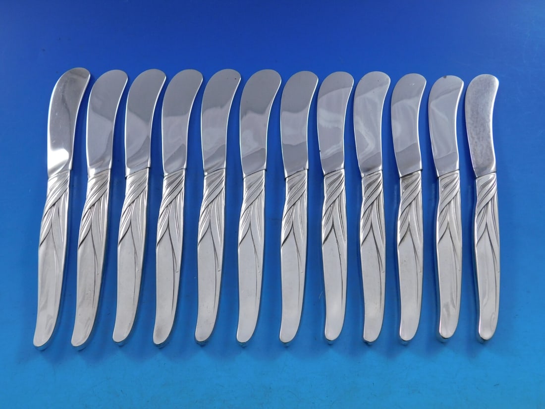 Towle Southwind Sterling Silver Butter Spreaders Set of 12: Towle Southwind Sterling Silver Butter Spreaders Set of 12 Enhance your dining experience with this exquisite set of 12 butter spreaders from the Southwind pattern by Towle. Each butter spreader featu