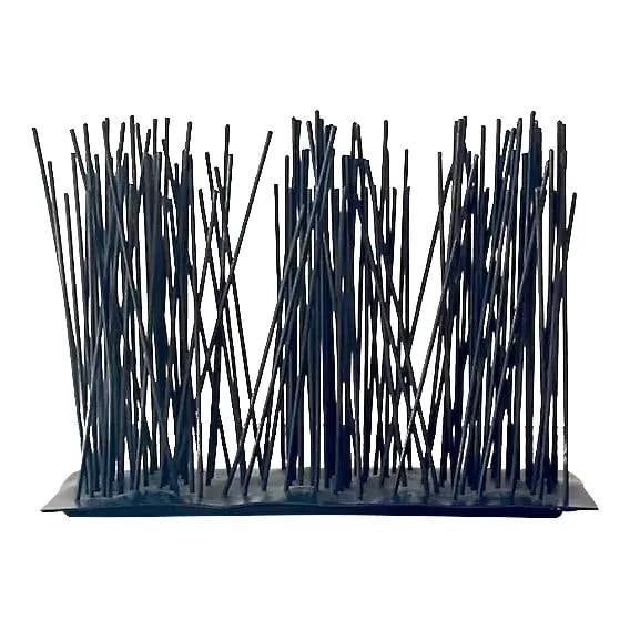 Abstract Black Metal Art Sculpture by Palecek Vintage Boho Style: Abstract Black Metal Art Sculpture by Palecek Vintage Boho Style This vintage abstract metal sculpture by Palecek features a dynamic arrangement of slender rods with a sleek black finish. The piece ex