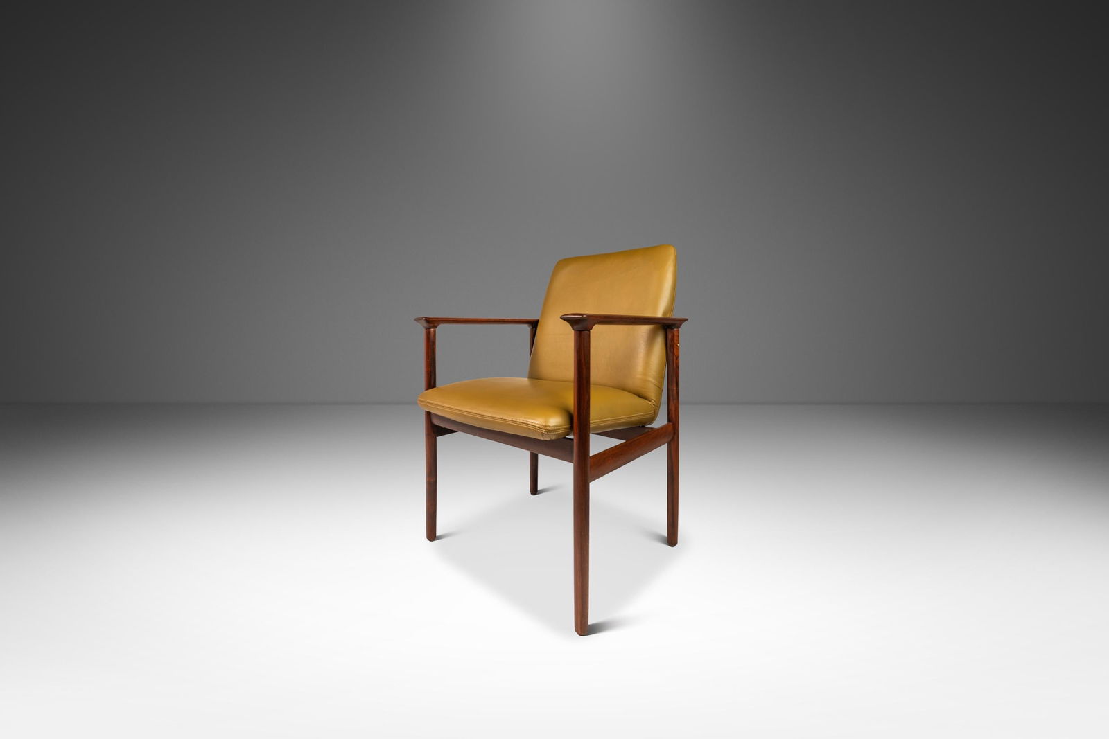 Rare Mid-Century Arm Chair by De Klerk & Sons in Rosewood and Leather: Rare Mid-Century Arm Chair by De Klerk & Sons in Rosewood and Leather Discover a stunning Mid-Century Scandinavian Modern Arm Chair, expertly crafted from solid Brazilian rosewood and luxurious Italia