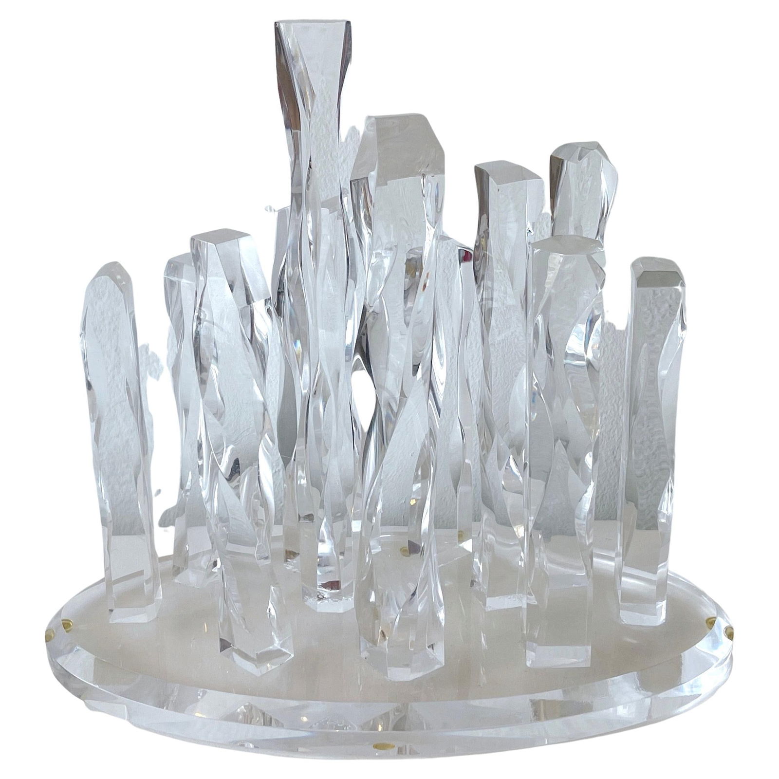 Z. Chaim 2001 Modern Lucite Cityscape Sculpture 14 in: Z. Chaim 2001 Modern Lucite Cityscape Sculpture 14 in This modern Lucite 'Cityscape' sculpture, signed by Z. Chaim in 2001, showcases a stunning representation of an urban skyline with undulating colu