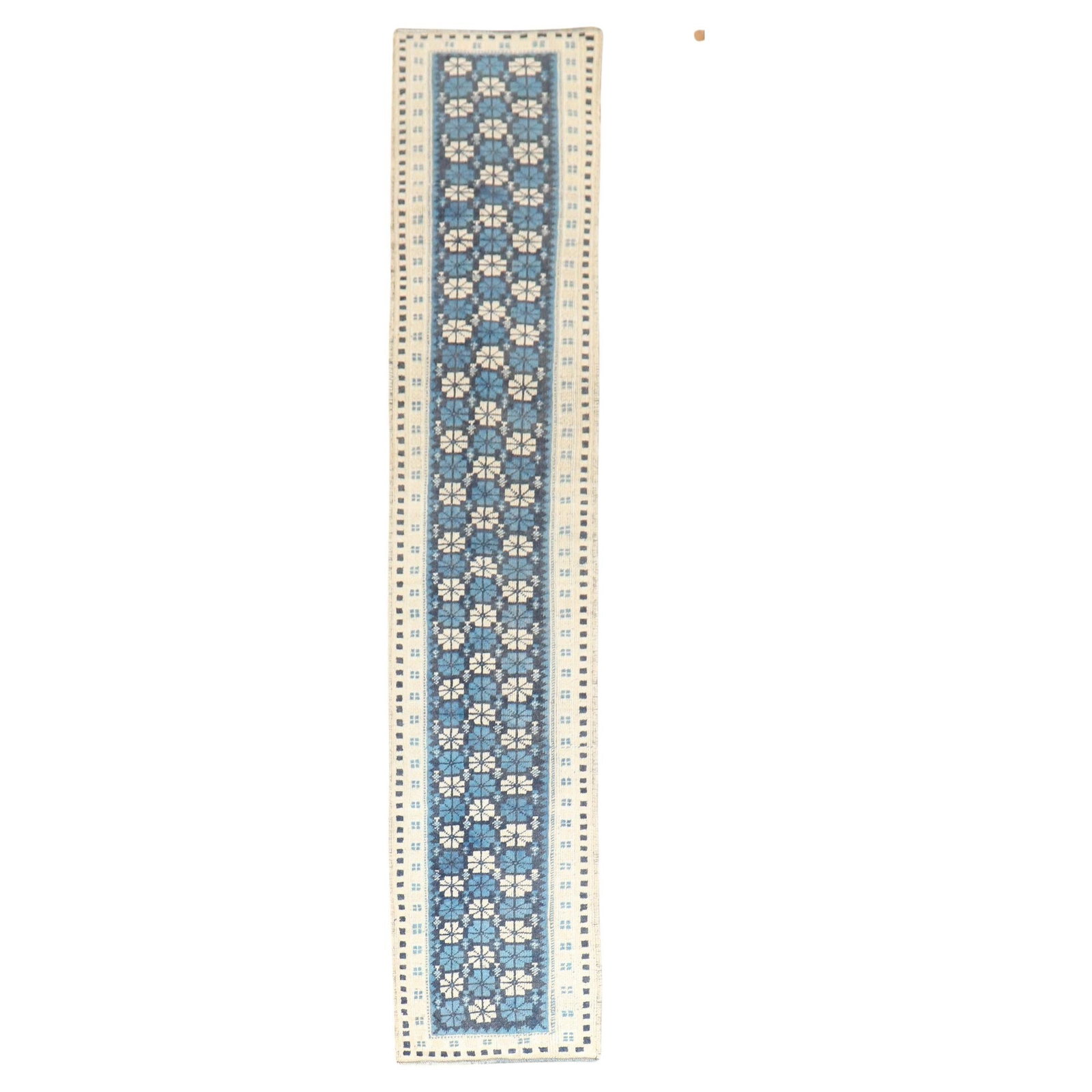 Mid-20th Century Hand-Knotted Blue White Turkish Runner 20 x 97 in: Mid-20th Century Hand-Knotted Blue White Turkish Runner 20 x 97 in Discover a stunning mid-20th century Turkish runner that seamlessly blends vintage charm with modern style. This narrow geometric des