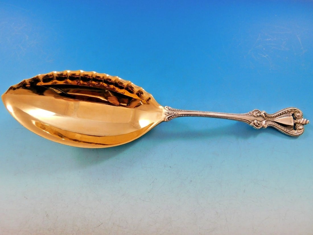 Towle Old Colonial Sterling Silver Ice Cream Server Gold Washed 10 1/8": Towle Old Colonial Sterling Silver Ice Cream Server Gold Washed 10 1/8" Indulge in elegance with this Towle Old Colonial sterling silver ice cream server, measuring 10 1/8". This exquisite piece showc