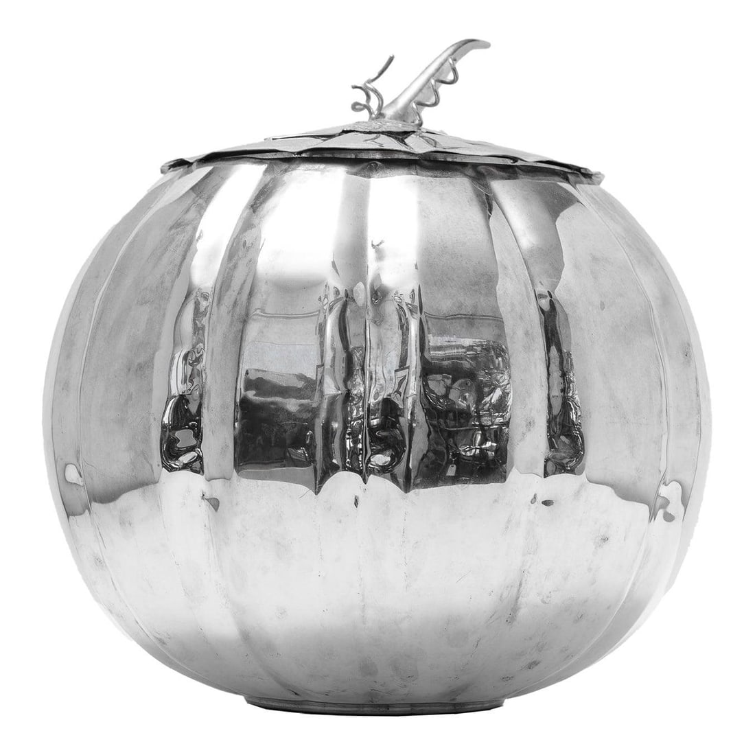 Large Silver Plated Pumpkin Punch Bowl 17 Inch Decorative Container: Large Silver Plated Pumpkin Punch Bowl 17 Inch Decorative Container Presenting a stunning large Silver Plated Lidded Pumpkin Container, perfect for adding a decorative touch to any setting. While it c
