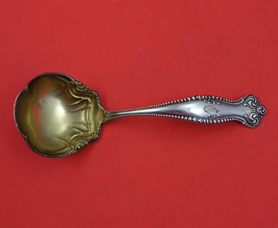 Towle Canterbury Sterling Silver Gravy Ladle Gold Washed 6 3/4 Inch: Towle Canterbury Sterling Silver Gravy Ladle Gold Washed 6 3/4 Inch This exquisite Canterbury gravy ladle by Towle is crafted from sterling silver, showcasing a beautiful lobed design. Measuring 6 3/4