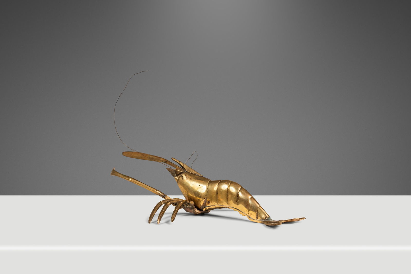 Vintage Mid-Century Modern Solid Brass Prawn Sculpture USA 1960s: Vintage Mid-Century Modern Solid Brass Prawn Sculpture USA 1960s This Mid-Century Modern sculpture features a playful prawn or shrimp design, meticulously crafted from solid brass in the USA during th