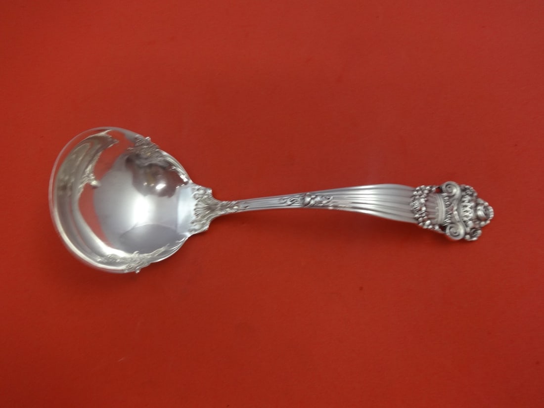 Towle Georgian Sterling Silver Gravy Ladle Floral Design 7.5 in: Towle Georgian Sterling Silver Gravy Ladle Floral Design 7.5 in Introducing the exquisite Georgian by Towle Sterling Silver Gravy Ladle, measuring 7 1/2 inches. This stunning piece features a beautifu