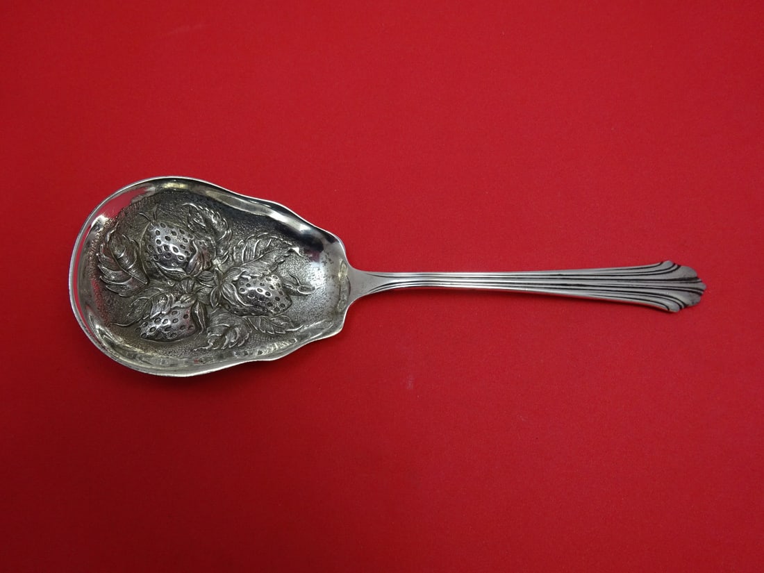 Stieff Homewood Sterling Silver Berry Spoon with Strawberries 8 3/8": Stieff Homewood Sterling Silver Berry Spoon with Strawberries 8 3/8" This exquisite berry spoon by Stieff features the charming Homewood pattern, showcasing intricate strawberries in the bowl design.