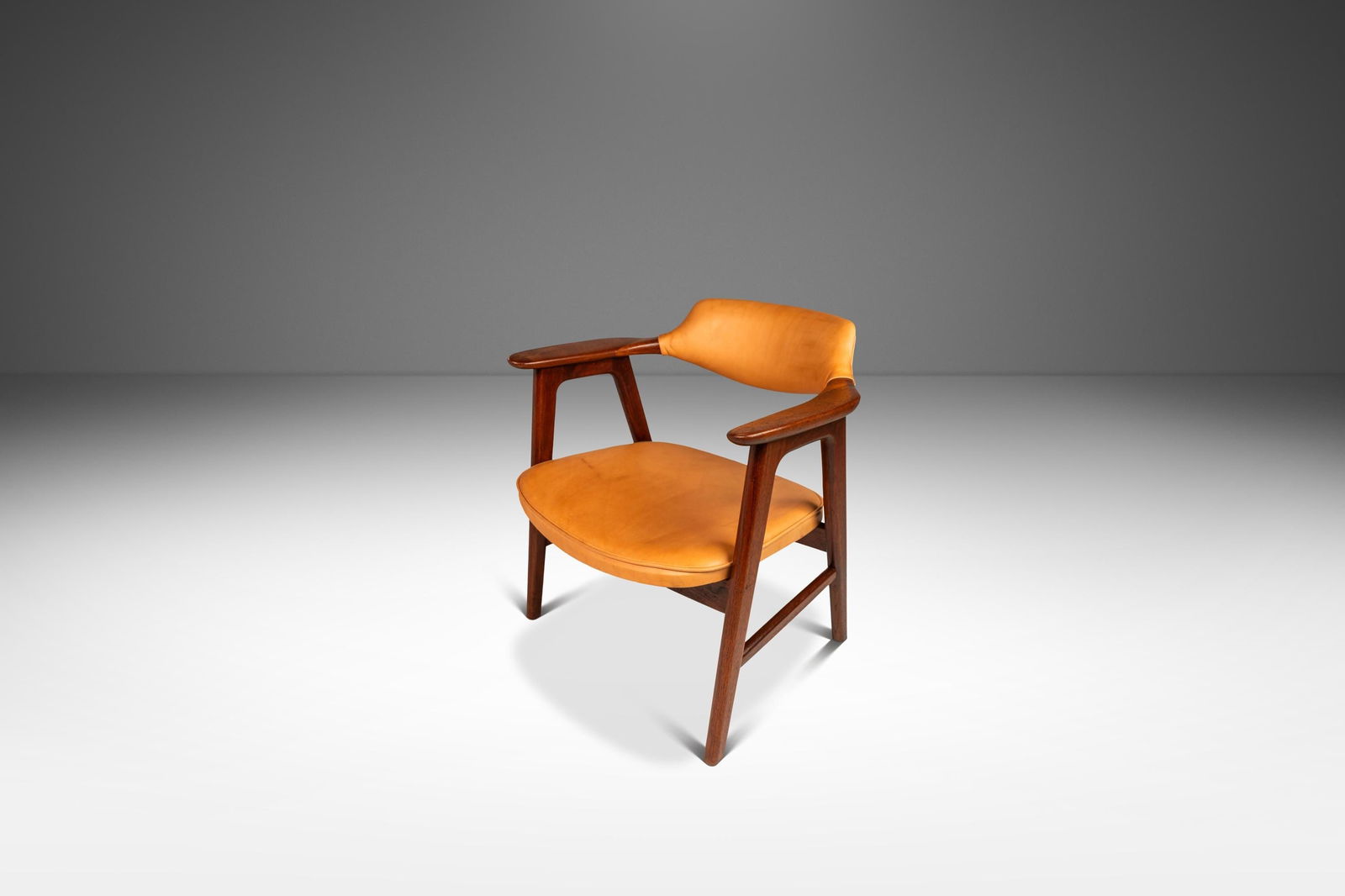 Rare Erik Kirkegaard Model 42 Arm Chair in Teak Leather 1950s Denmark: Rare Erik Kirkegaard Model 42 Arm Chair in Teak Leather 1950s Denmark Introducing a rare early Model 42 armchair designed by Erik Kirkegaard for Hong Stolefabrik, Denmark, from the 1950s. This iconic