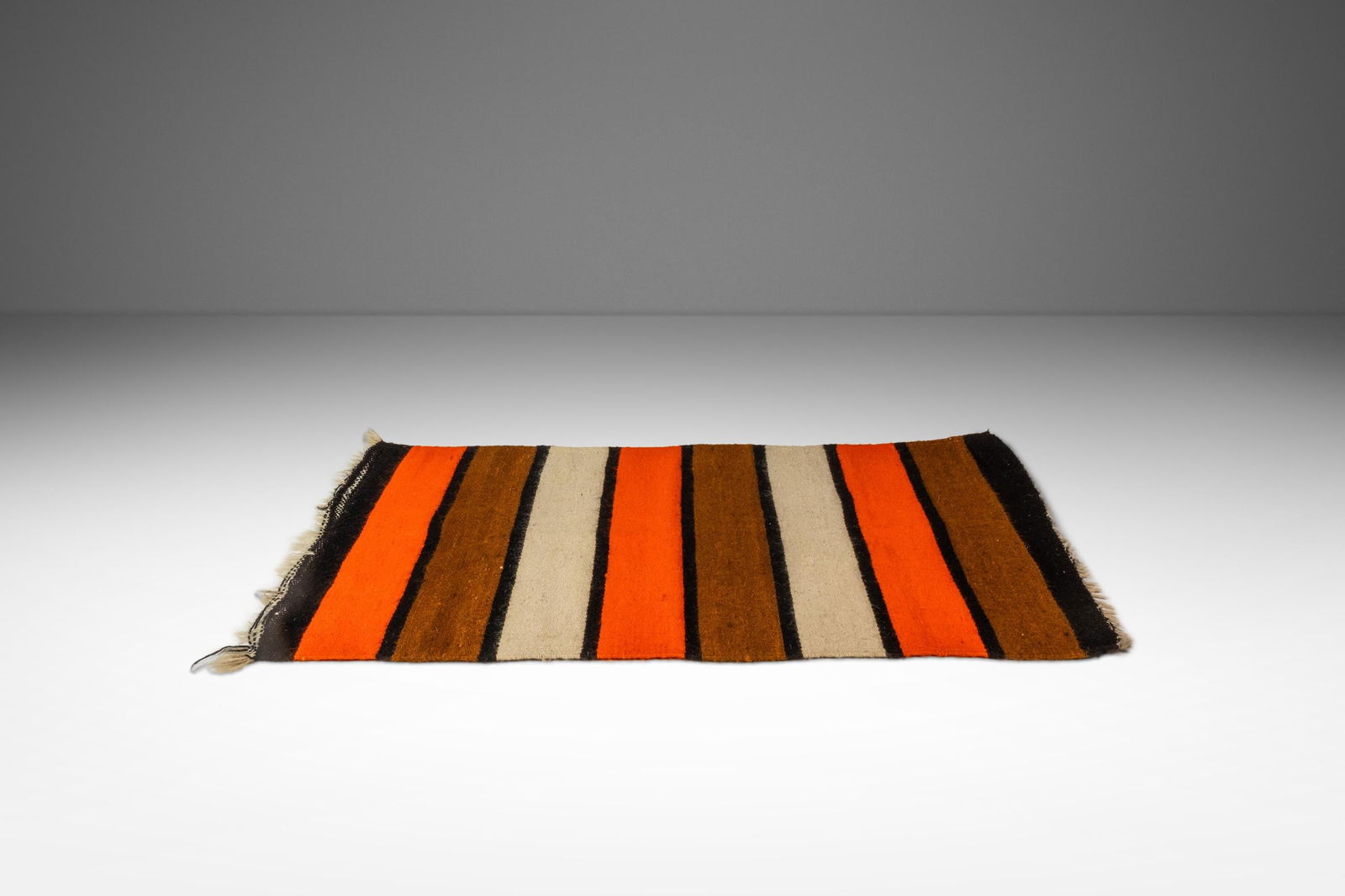 1950s Vintage Handwoven Wool Saddle Blanket Tapestry USA: 1950s Vintage Handwoven Wool Saddle Blanket Tapestry USA This vintage handwoven woolen saddle blanket from the 1950s combines rustic charm with versatility, making it a unique addition to any decor. W