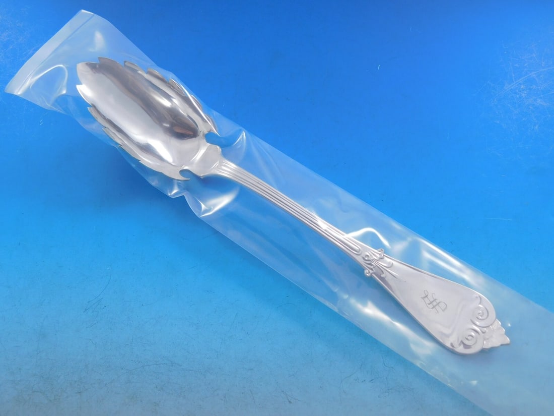 Tiffany & Co. Beekman Sterling Silver Spaghetti Spoon 8 1/8 Custom Made: Tiffany & Co. Beekman Sterling Silver Spaghetti Spoon 8 1/8 Custom Made This exquisite serving spoon is a custom-made spaghetti spoon from the renowned Beekman pattern by Tiffany & Co. Crafted from hi