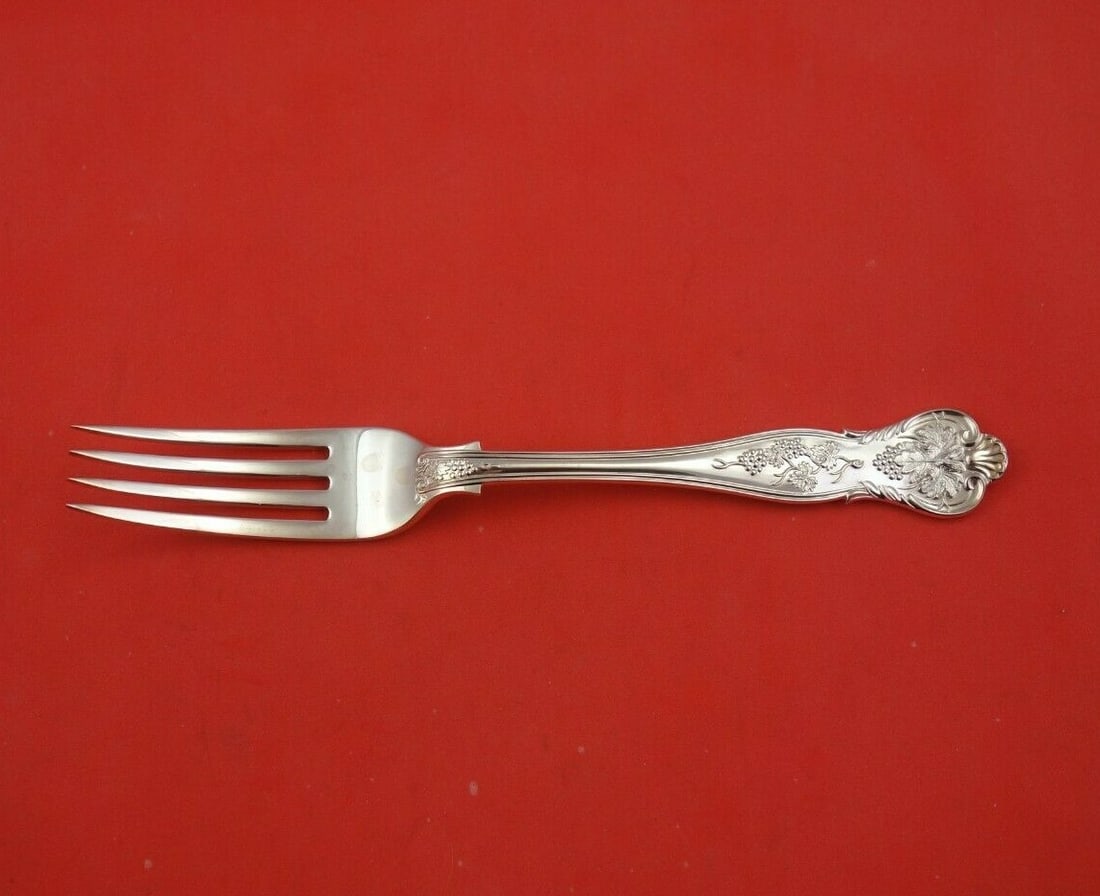 Asprey Bright Vine Sterling Silver Luncheon Fork 7 1/8 in Classic Design: Asprey Bright Vine Sterling Silver Luncheon Fork 7 1/8 in Classic Design Enhance your dining experience with this exquisite Sterling Silver Luncheon Fork from Asprey, featuring the elegant Bright Vine