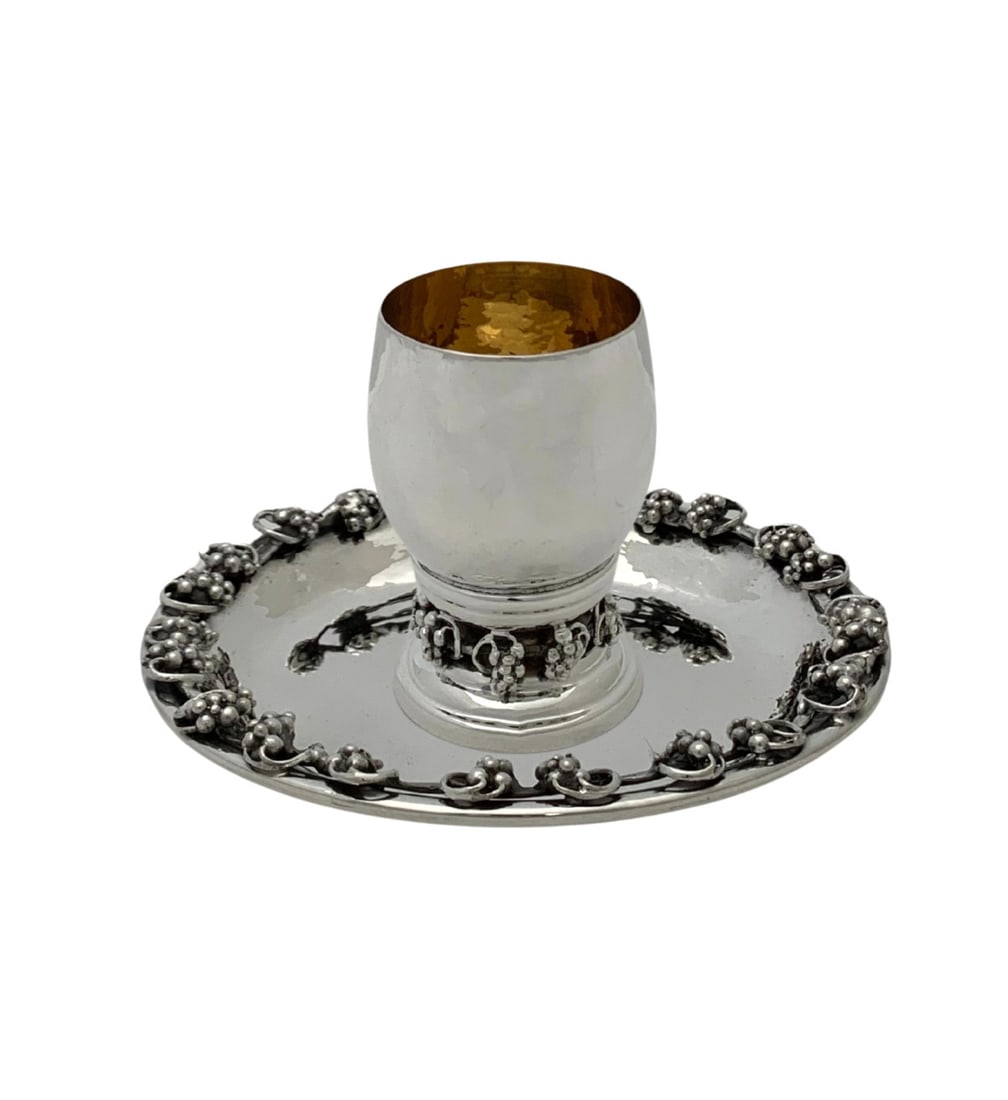 Handmade Italian 925 Sterling Silver Grape Cup and Tray Set: Handmade Italian 925 Sterling Silver Grape Cup and Tray Set This exquisite handmade cup and tray set is crafted from fine Italian 925 Sterling Silver, showcasing the elegant Jensen style with intricat