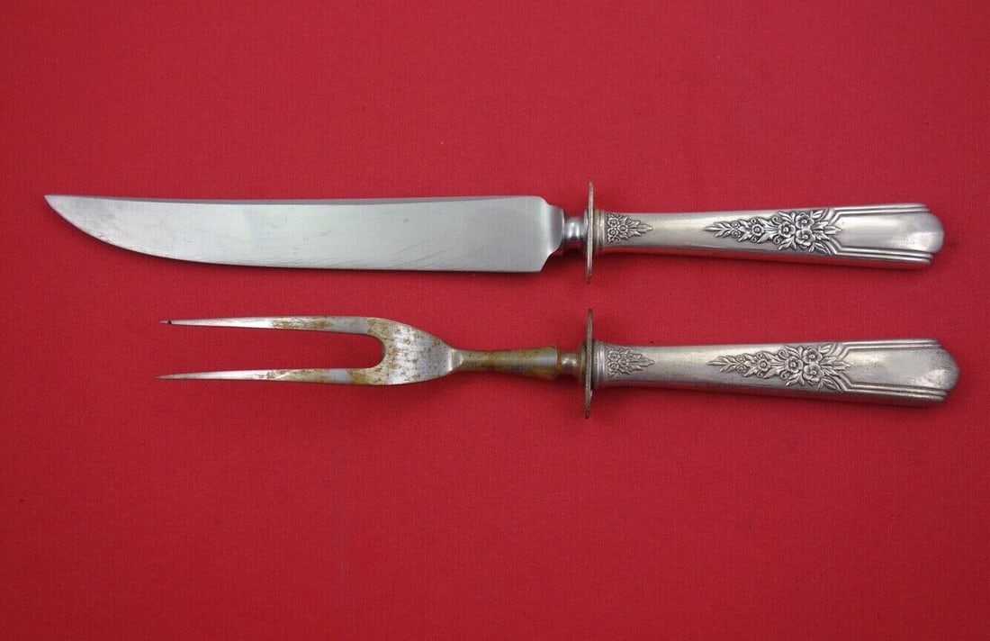 Gaycourt Lunt Sterling Silver 2-Piece Steak Carving Set 10 1/2": Gaycourt Lunt Sterling Silver 2-Piece Steak Carving Set 10 1/2" Discover the elegance of the Gaycourt by Lunt Sterling Silver Steak Carving Set. This exquisite 2-piece set measures 10 1/2" and showcas