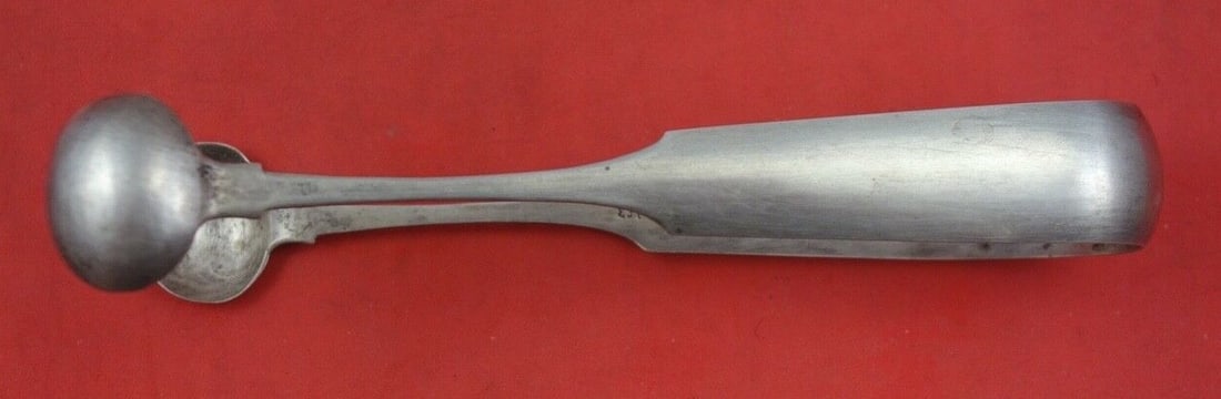 Star Eagle 6 Inch Sterling Silver Plain Sugar Ice Tong: Star Eagle 6 Inch Sterling Silver Plain Sugar Ice Tong This exquisite 6" Sterling Silver Sugar/Ice Tong is crafted by Star Eagle, showcasing a timeless plain design. Made from high-quality sterling si