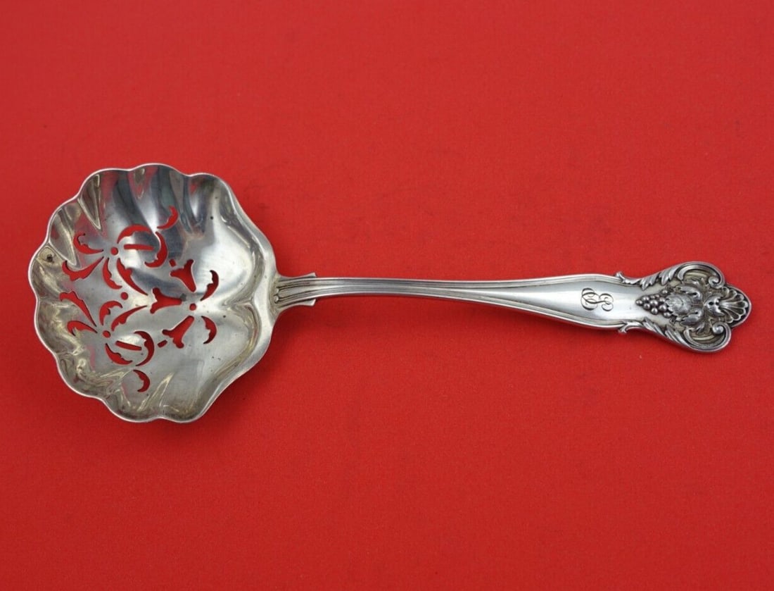 Durgin New Vintage Sterling Silver 6 Inch Sugar Sifter Serving Piece: Durgin New Vintage Sterling Silver 6 Inch Sugar Sifter Serving Piece This exquisite sugar sifter, crafted by Durgin in the elegant New Vintage pattern, showcases timeless beauty and craftsmanship. Mea