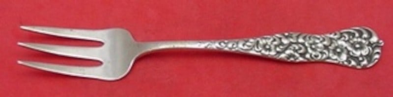 Sterling Silver 5 3/4" Pastry Fork Rococo Pattern 3-Tine: Sterling Silver 5 3/4" Pastry Fork Rococo Pattern 3-Tine This Rococo pattern pastry fork by Dominick & Haff is crafted from sterling silver and features a 3-tine design. Measuring 5 3/4 inches in leng