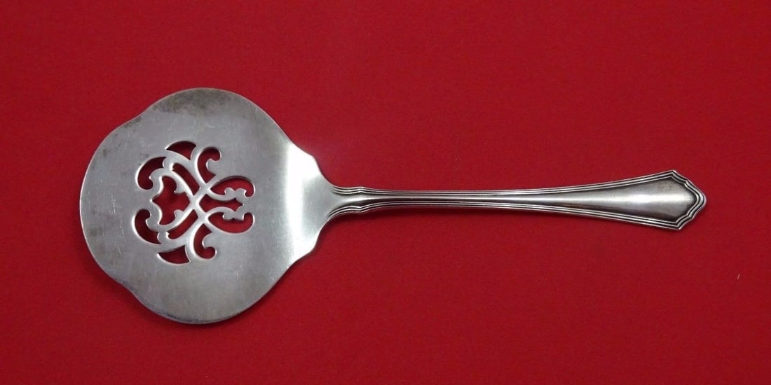 Putnam by Wallace Sterling Silver 6.25" Cucumber Server: Putnam by Wallace Sterling Silver 6.25" Cucumber Server Elevate your dining experience with the Putnam by Wallace Sterling Silver Cucumber Server, measuring 6 1/4 inches. Crafted by the esteemed silve