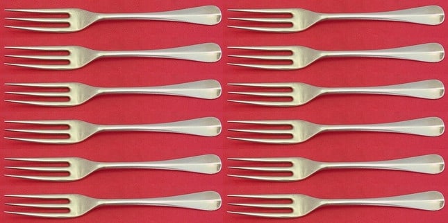 Set of 12 Stieff Sterling Silver Queen Anne-Williamsburg Salad Forks 6 1/2 inches: Set of 12 Stieff Sterling Silver Queen Anne-Williamsburg Salad Forks 6 1/2 inches This exquisite set of 12 salad forks features the elegant Queen Anne-Williamsburg pattern by Stieff. Each fork is craf