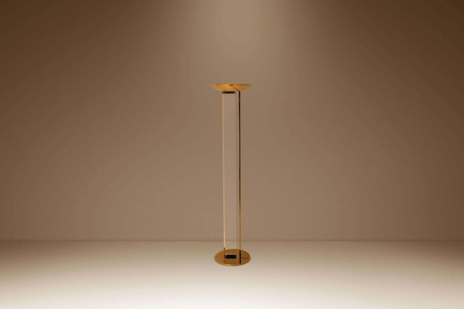 Freestanding Brass and Lucite Uplighter Floor Lamp by Fredrick Ramond 1986: Freestanding Brass and Lucite Uplighter Floor Lamp by Fredrick Ramond 1986 This Mid-Century Modern Hollywood Regency "Uplighter" freestanding floor lamp was designed by Fredrick Ramond in the USA, cir
