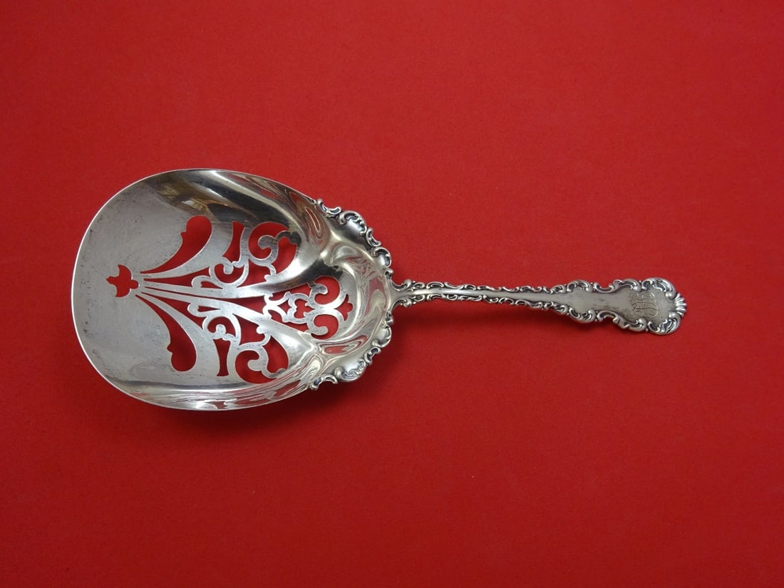 Whiting Sterling Silver Louis XV Saratoga Chip Server 8 7/8 Inches: Whiting Sterling Silver Louis XV Saratoga Chip Server 8 7/8 Inches This exquisite Louis XV Saratoga Chip Server by Whiting is crafted from sterling silver and measures 8 7/8 inches. The server feature