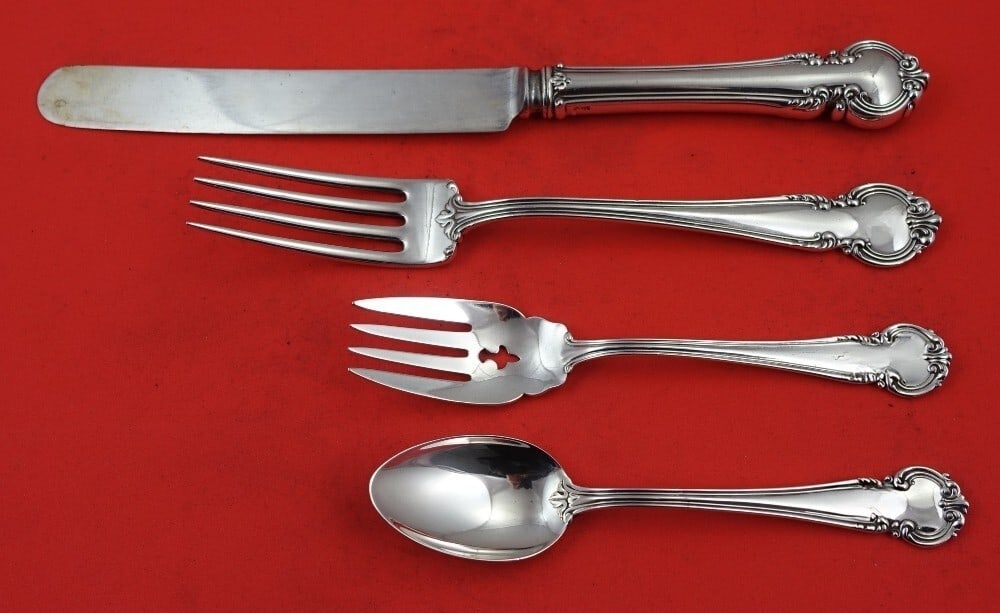 Reed and Barton La Comtesse Sterling Silver 4-Piece Dinner Setting: Reed and Barton La Comtesse Sterling Silver 4-Piece Dinner Setting Enhance your dining experience with the exquisite La Comtesse by Reed and Barton 4-piece sterling silver dinner place setting. This e