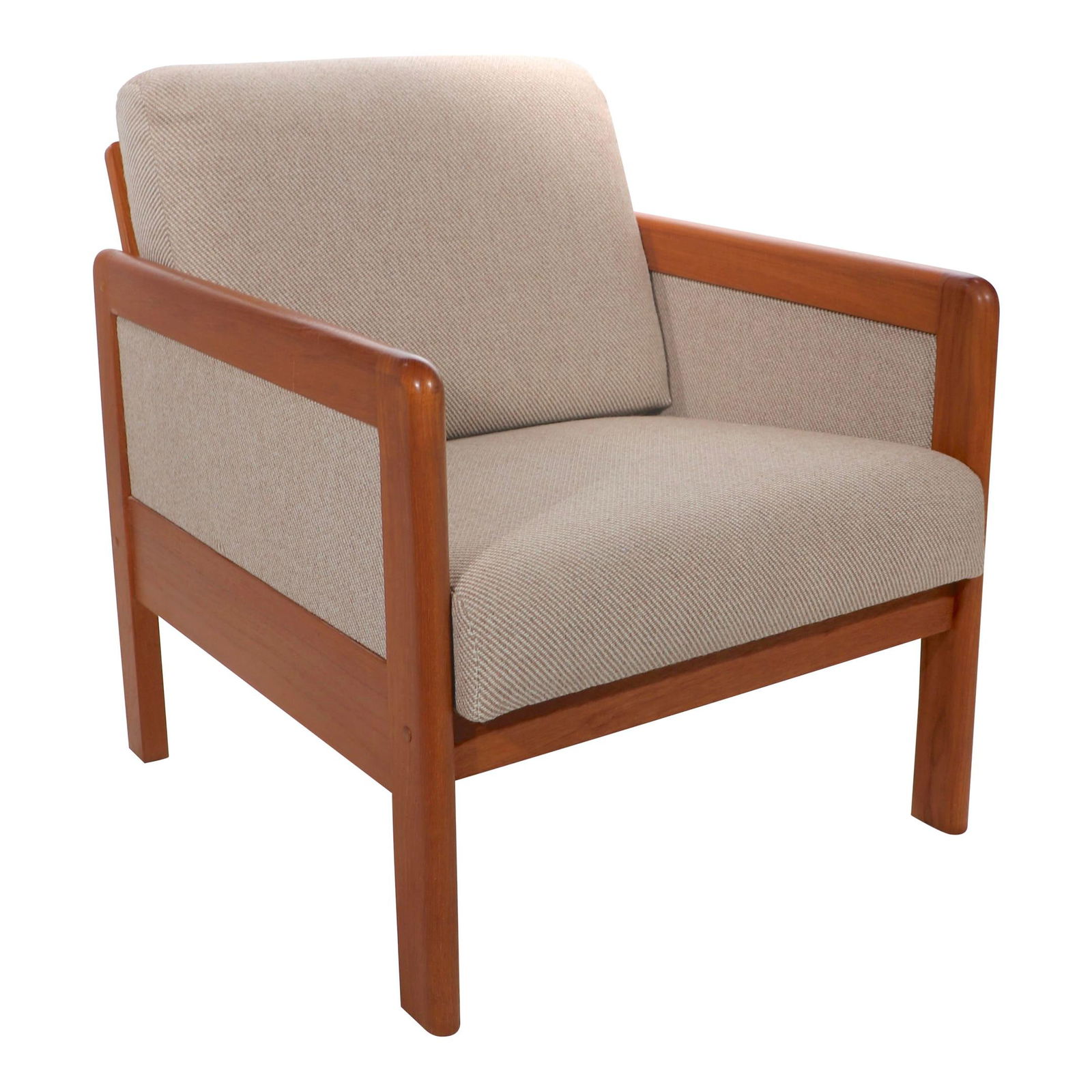 Elegant Hestbaek Danish Modern Lounge Chair Teak Frame Upholstered: Elegant Hestbaek Danish Modern Lounge Chair Teak Frame Upholstered This Classic Danish Modern lounge chair by renowned maker Hestbaek combines timeless style with exceptional craftsmanship. The chair