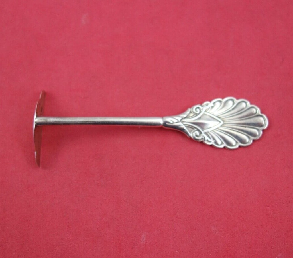 Grecian Baby Food Pusher by Gorham Sterling Silver 3.5": Grecian Baby Food Pusher by Gorham Sterling Silver 3.5" This exquisite Grecian Baby Food Pusher by Gorham is crafted from high-quality sterling silver and measures 3 1/2" in length. The piece features