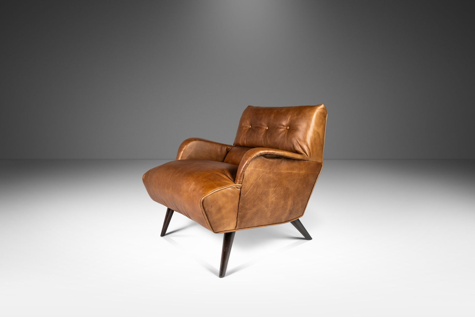 Carlo de Carli Italian Leather Lounge Chair Mid-Century Modern 1960s: Carlo de Carli Italian Leather Lounge Chair Mid-Century Modern 1960s This Italian Modern Low Profile Lounge Chair, attributed to Carlo de Carli for Cassina, encapsulates mid-century elegance and comfo