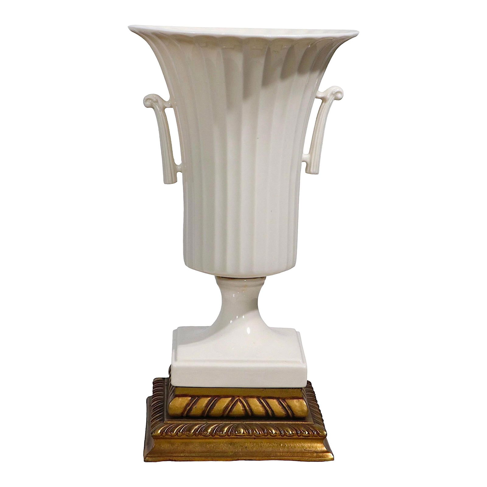 Art Deco Table Torchiere Attributed to Lenox 1930s Geza de Vegh: Art Deco Table Torchiere Attributed to Lenox 1930s Geza de Vegh This elegant Art Deco table top torchiere, attributed to Lenox China and possibly designed by Geza de Vegh, showcases a timeless sophist