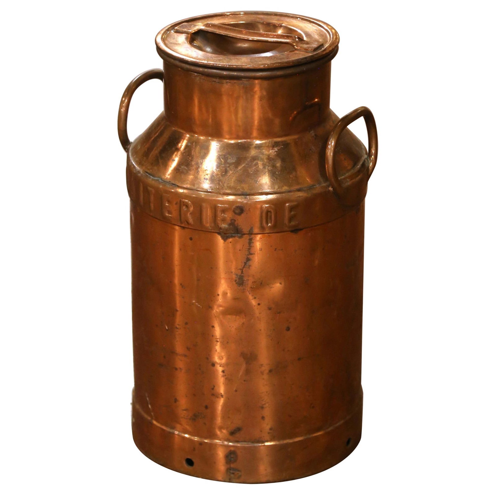 Antique 19th Century Belgium Copper Milk Can Laiterie de Florennes: Antique 19th Century Belgium Copper Milk Can Laiterie de Florennes Experience the rustic charm of the late 19th century with this exquisite polished copper-clad milk can, marked "Laiterie de Florennes