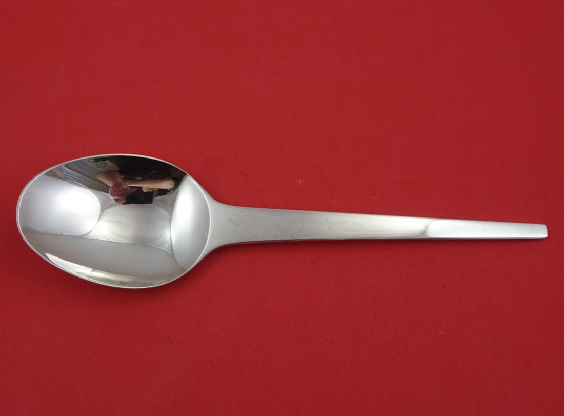 Georg Jensen Caravel Sterling Silver Berry Spoon 8.5 Serving Piece: Georg Jensen Caravel Sterling Silver Berry Spoon 8.5 Serving Piece Introducing the exquisite Caravel Berry Spoon by Georg Jensen, crafted from high-quality sterling silver. This elegant serving piece