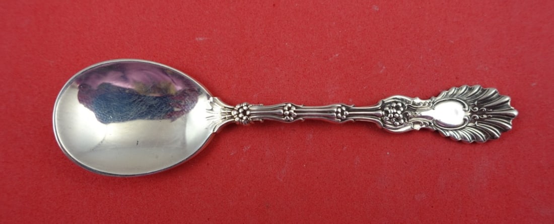 Whiting Radiant Sterling Silver Egg Spoon 4 Inch: Whiting Radiant Sterling Silver Egg Spoon 4 Inch This exquisite egg spoon from the Radiant pattern by Whiting is crafted from high-quality sterling silver. Measuring 4 inches in length, this pre-owned