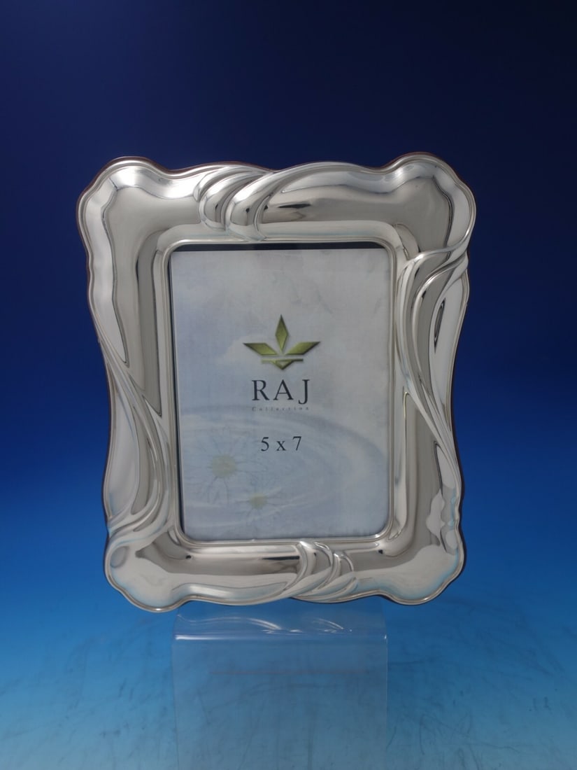 Argento Italian Sterling Silver RAJ Collection Vintage Picture Frame: Argento Italian Sterling Silver RAJ Collection Vintage Picture Frame This exquisite Argento Italian Sterling Silver picture frame from the RAJ Collection features a stunning design crafted from high-q