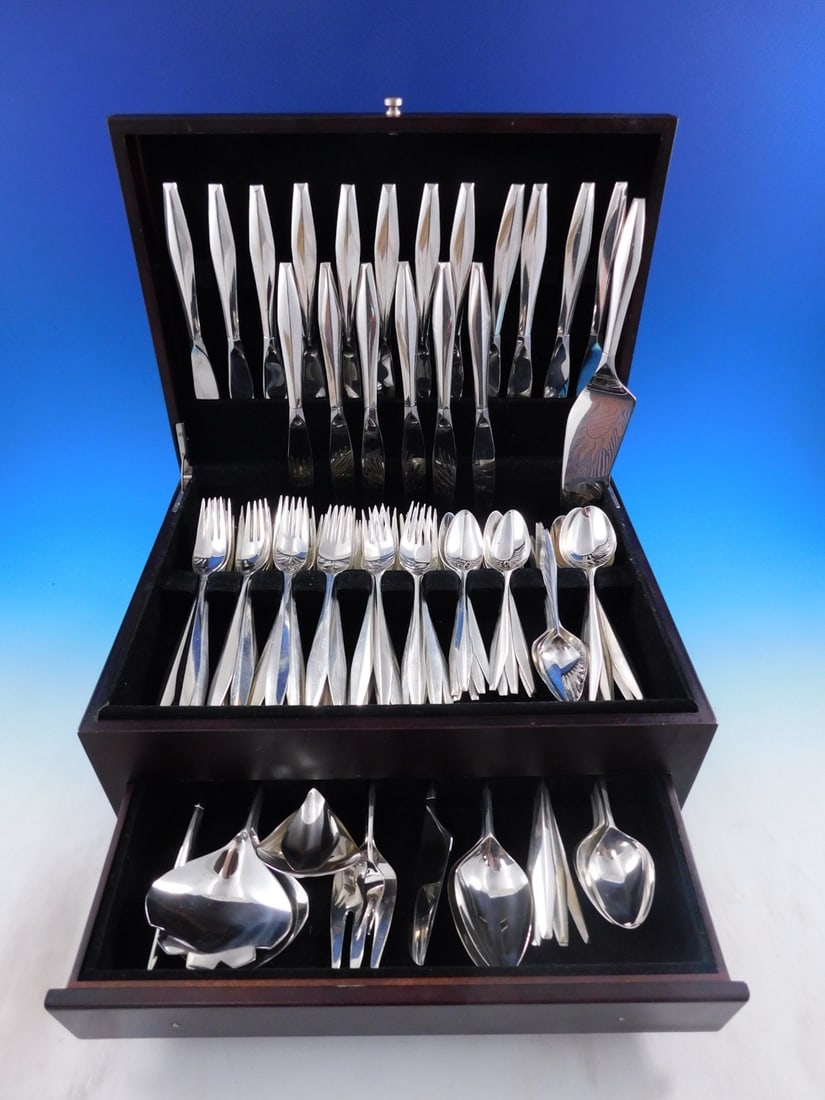 Reed and Barton Diamond Sterling Silver Flatware Set for 18 - 101 Pieces: Reed and Barton Diamond Sterling Silver Flatware Set for 18 - 101 Pieces Elevate your dining experience with this stunning Diamond flatware set by Reed and Barton. Designed by the acclaimed Italian ar