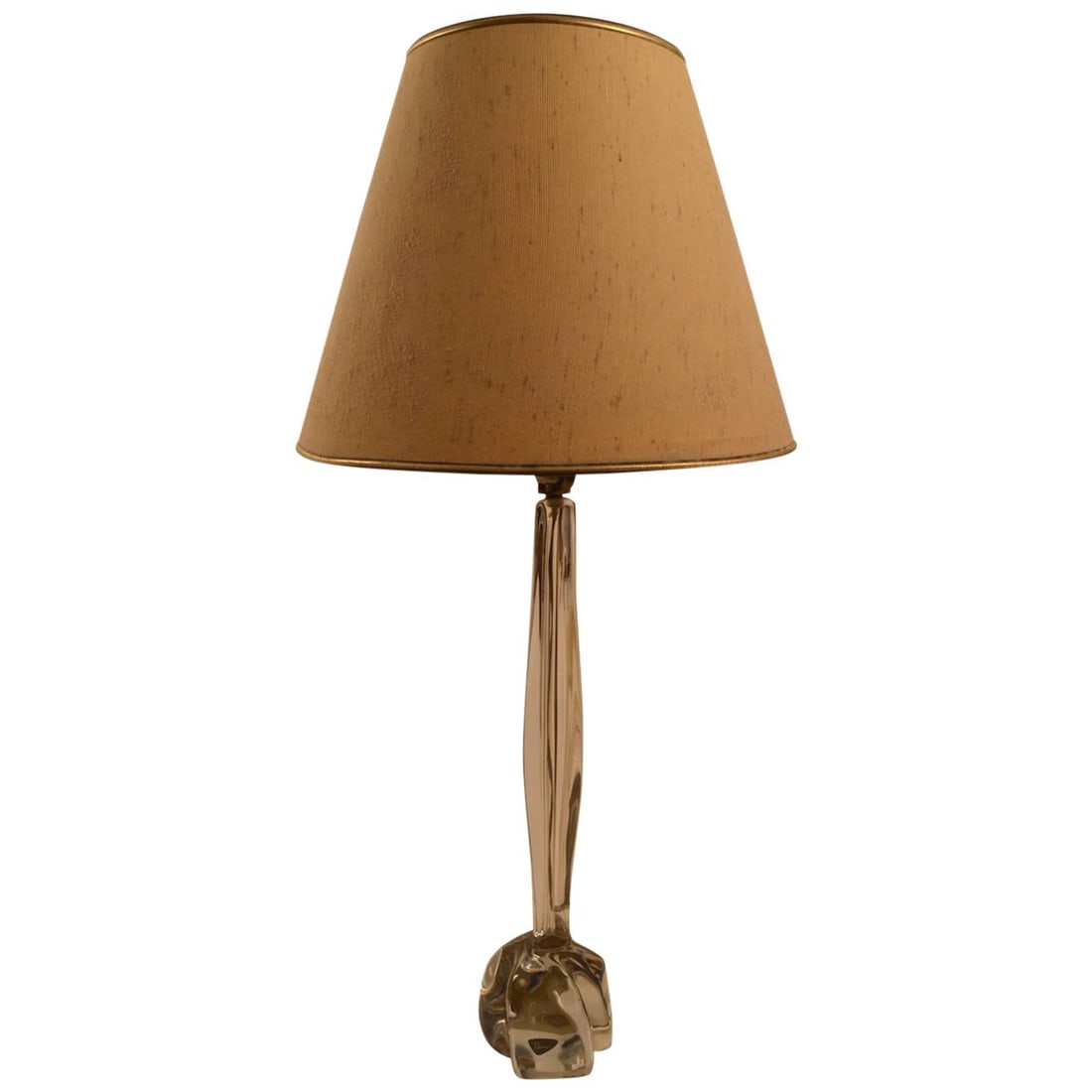 Daum Mid-Century Art Glass Lamp Elegant Tan Design: Daum Mid-Century Art Glass Lamp Elegant Tan Design This exquisite Mid-Century art glass lamp by Daum showcases an elegant organic form that adds a touch of sophistication to any space. The lamp is in