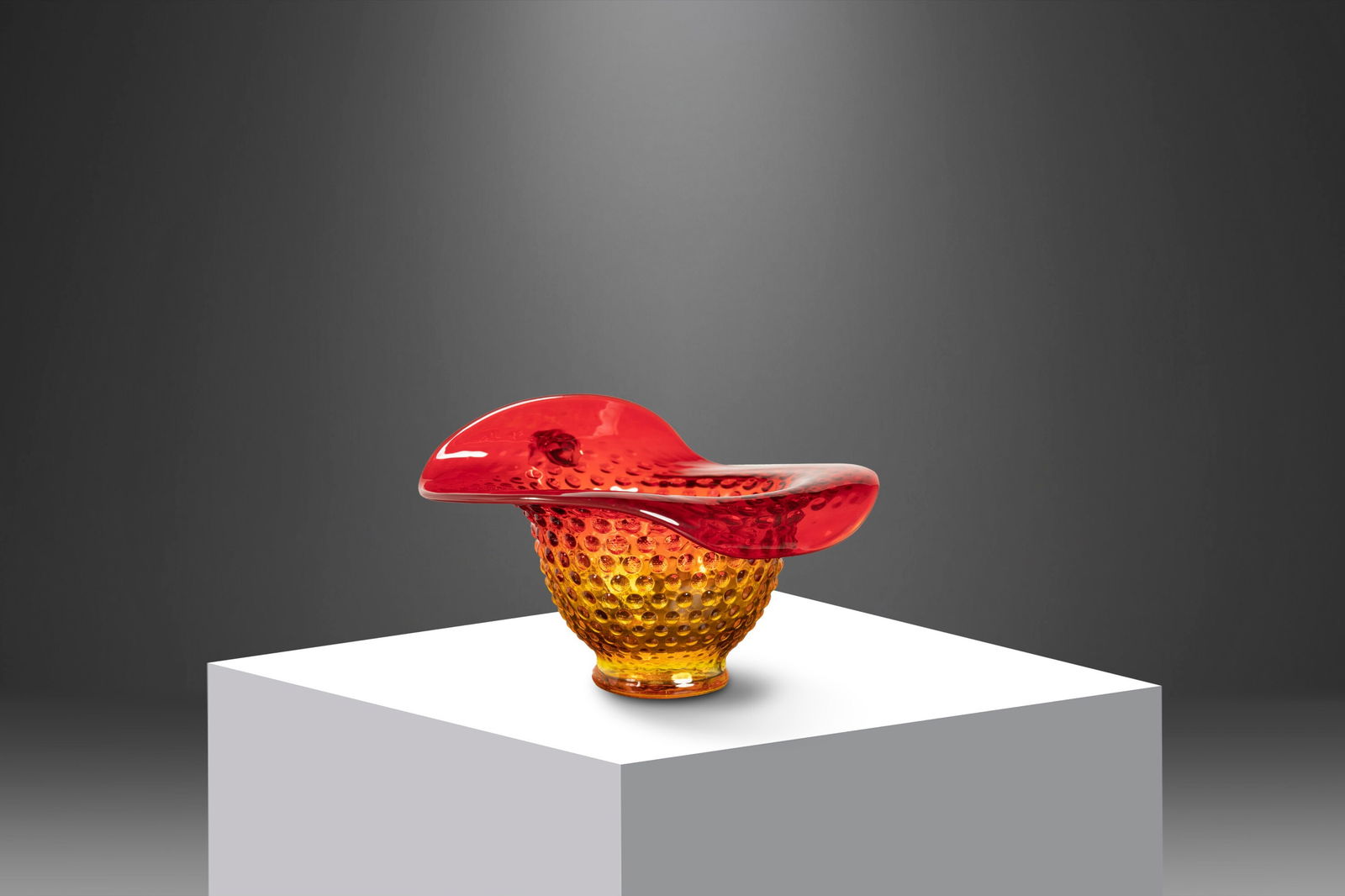 Kanawha Mid Century Jack in the Pulpit Amberina Pitcher Vase 1970s: Kanawha Mid Century Jack in the Pulpit Amberina Pitcher Vase 1970s This exquisite Jack in the Pulpit style pitcher vase showcases a striking amberina glass design crafted by Kanawha in the 1970s. Its