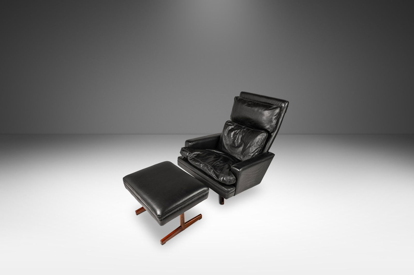 Fredrik A. Kayser Mid-Century Lounge Chair and Ottoman in Leather Norway 1960s: Fredrik A. Kayser Mid-Century Lounge Chair and Ottoman in Leather Norway 1960s Discover a rare and iconic low-profile recliner with a matching ottoman designed by Fredrik A. Kayser for Vatne Mobler, N