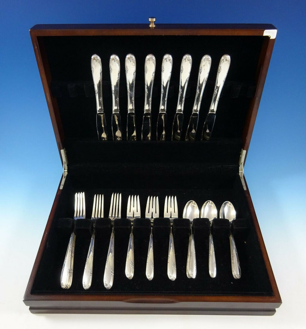 Towle Madeira Sterling Silver Flatware Set for 8 - 32 Pieces with Storage Chest: Towle Madeira Sterling Silver Flatware Set for 8 - 32 Pieces with Storage Chest This exquisite Madeira flatware set by Towle features a timeless design and is crafted from high-quality sterling silver