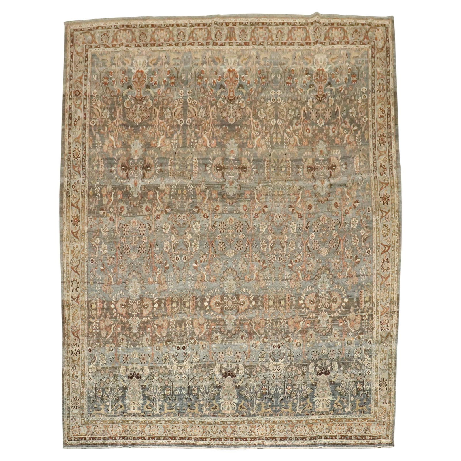 Early 20th Century Persian Bidjar Wool Room Size Rug: Early 20th Century Persian Bidjar Wool Room Size Rug This is an early 20th-century Persian Bidjar rug crafted in the Bakshaish style. Hand-woven from wool, it features a room-size layout and originate