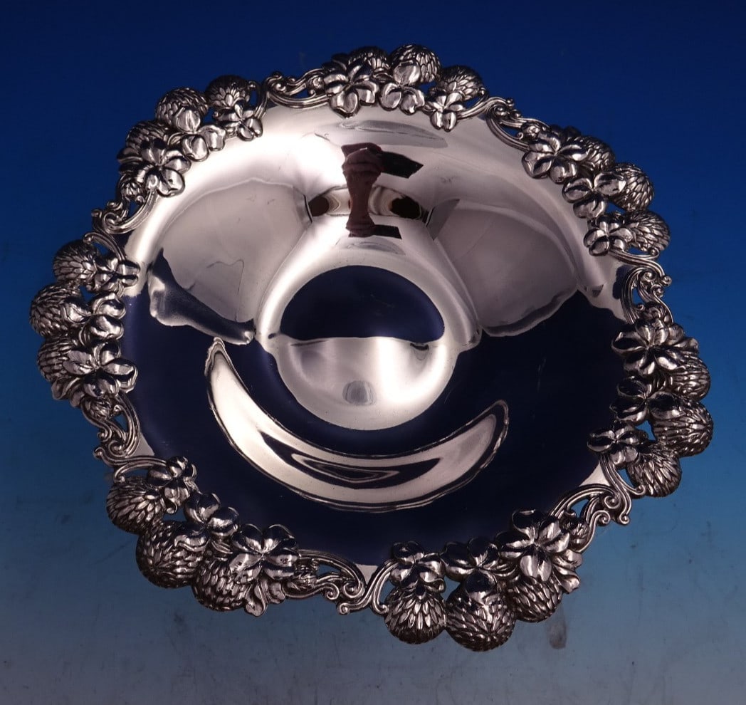 Tiffany & Co Clover Sterling Silver Candy Dish 8.4oz Bowl: Tiffany & Co Clover Sterling Silver Candy Dish 8.4oz Bowl This exquisite candy dish from Tiffany & Co. is part of the Clover pattern and is crafted from high-quality sterling silver (.925). The bowl s