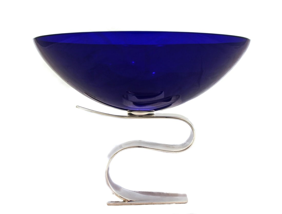Italian 925 Sterling Silver Blue Crystal Modern Bowl with Stand: Italian 925 Sterling Silver Blue Crystal Modern Bowl with Stand Discover this exquisite Fine Italian 925 Sterling Silver and Blue Crystal Modern Bowl with Stand, a perfect blend of elegance and functi