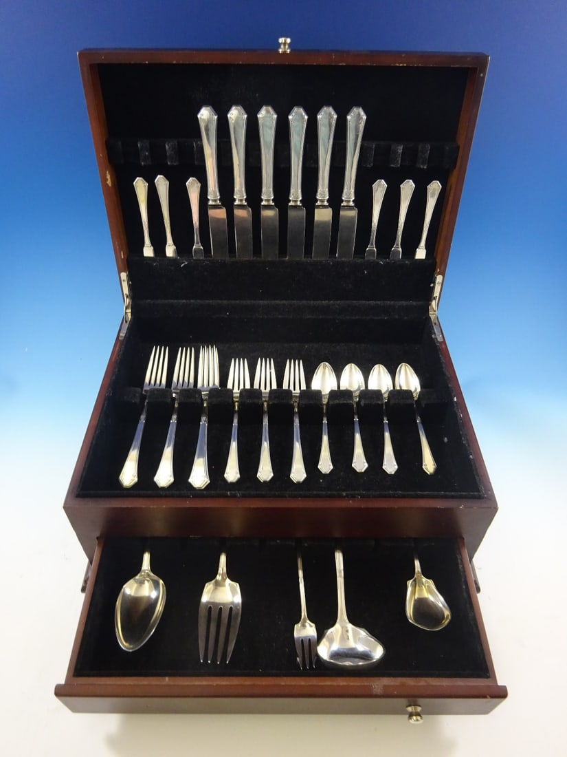 Towle Lady Mary Sterling Silver Flatware Set 35 Pieces with Storage Chest: Towle Lady Mary Sterling Silver Flatware Set 35 Pieces with Storage Chest Discover the timeless elegance of the Lady Mary Sterling Silver Flatware Set by Towle. This exquisite 35-piece collection is p