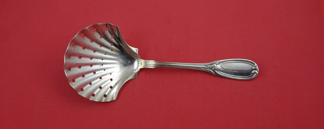 Buccellati Saya Sterling Silver 8.5 Inch Pea Spoon Shell Bowl: Buccellati Saya Sterling Silver 8.5 Inch Pea Spoon Shell Bowl Enhance your dining experience with this exquisite Saya serving spoon by Buccellati. Crafted from high-quality sterling silver, this spoon