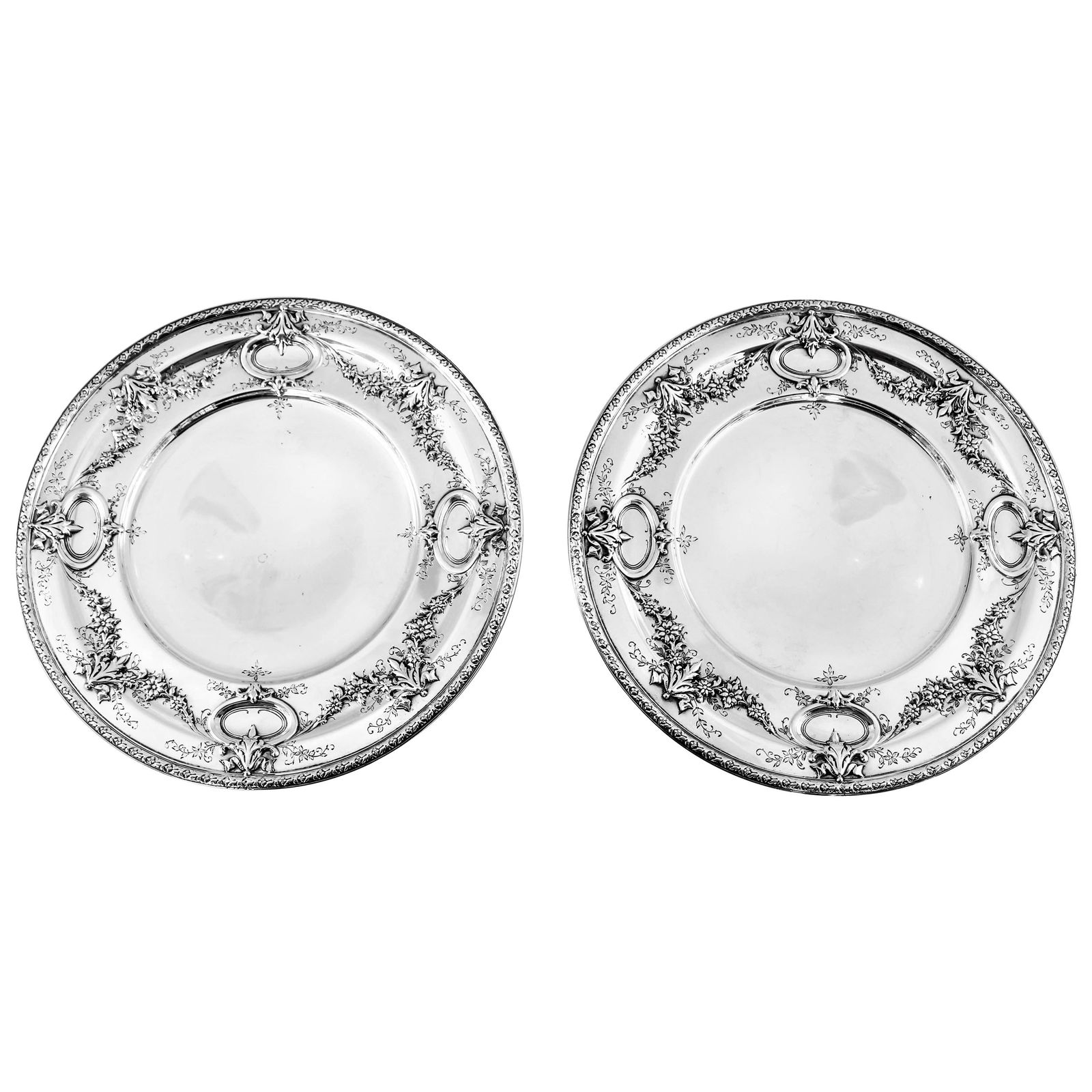 Redlich & Co Sterling Silver Compotes Set of 2 Circa 1930: Redlich & Co Sterling Silver Compotes Set of 2 Circa 1930 This exquisite set of two sterling silver compotes showcases old-world charm and intricate detailing. The flat top surface makes them perfect