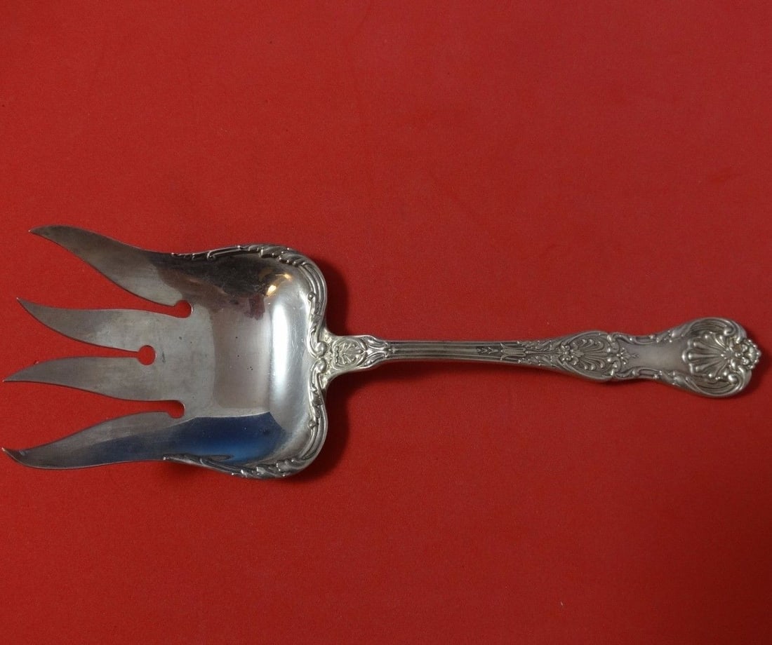 Gorham King George Sterling Silver Fish Serving Fork 7 7/8": Gorham King George Sterling Silver Fish Serving Fork 7 7/8" This exquisite fish serving fork, crafted in sterling silver by Gorham, showcases the elegant King George pattern. Measuring 7 7/8 inches, i