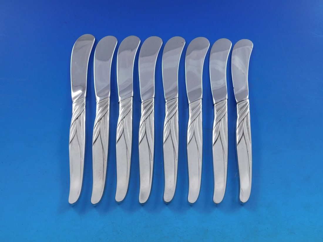 Set of 8 Towle Southwind Sterling Silver Butter Spreaders 6 1/8": Set of 8 Towle Southwind Sterling Silver Butter Spreaders 6 1/8" Enhance your dining experience with this elegant set of 8 butter spreaders from the Southwind pattern by Towle. Each spreader features