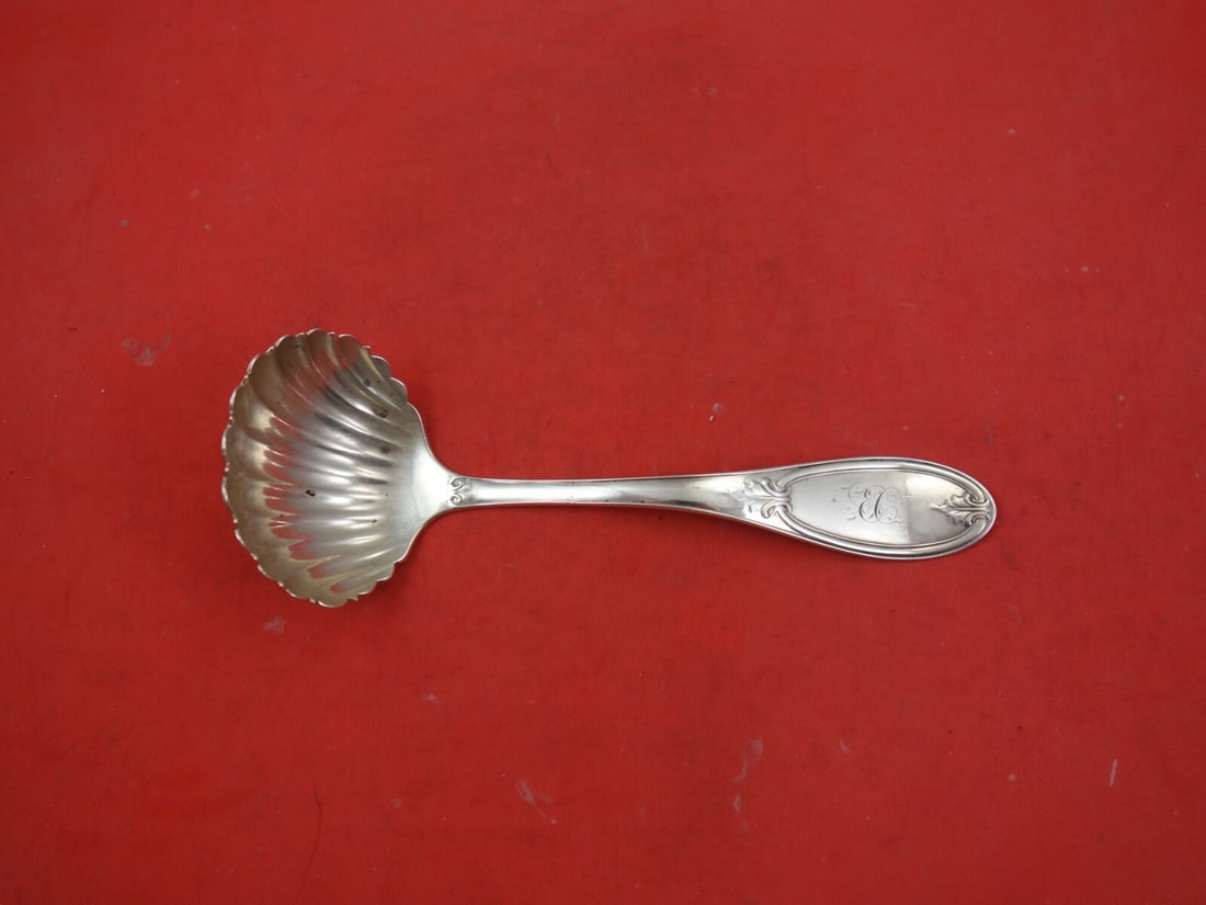 John Paul Harris Olive Sterling Silver Gravy Ladle Shell Bowl 7.5 Inch: John Paul Harris Olive Sterling Silver Gravy Ladle Shell Bowl 7.5 Inch This exquisite gravy ladle is crafted from sterling silver and features a beautiful shell bowl design. Part of the Olive pattern