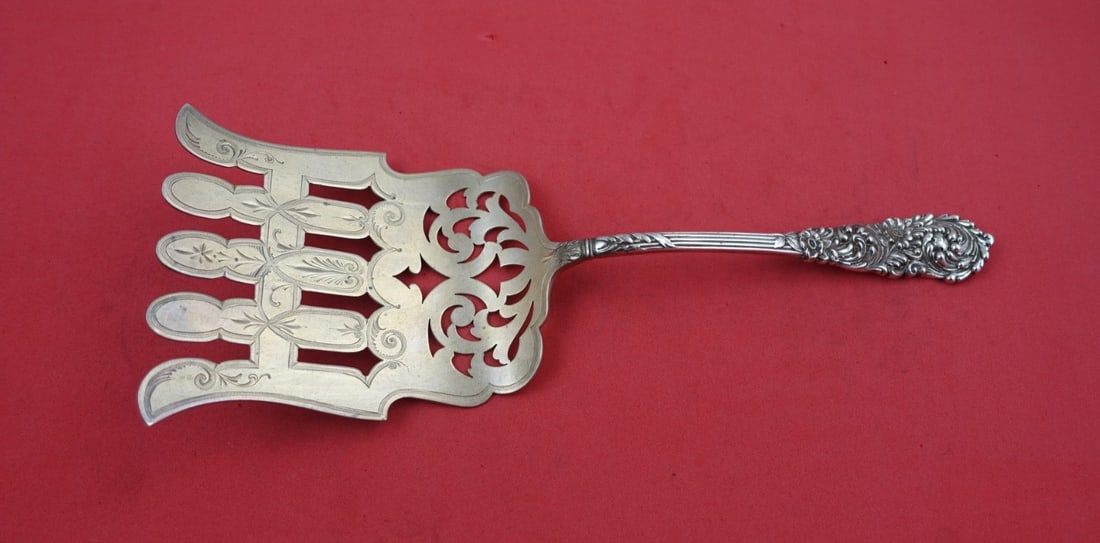 Reed and Barton Trajan Sterling Silver Asparagus Fork 9.25 inches: Reed and Barton Trajan Sterling Silver Asparagus Fork 9.25 inches This exquisite asparagus serving fork, crafted in the esteemed Trajan pattern by Reed and Barton, is a stunning addition to any silver