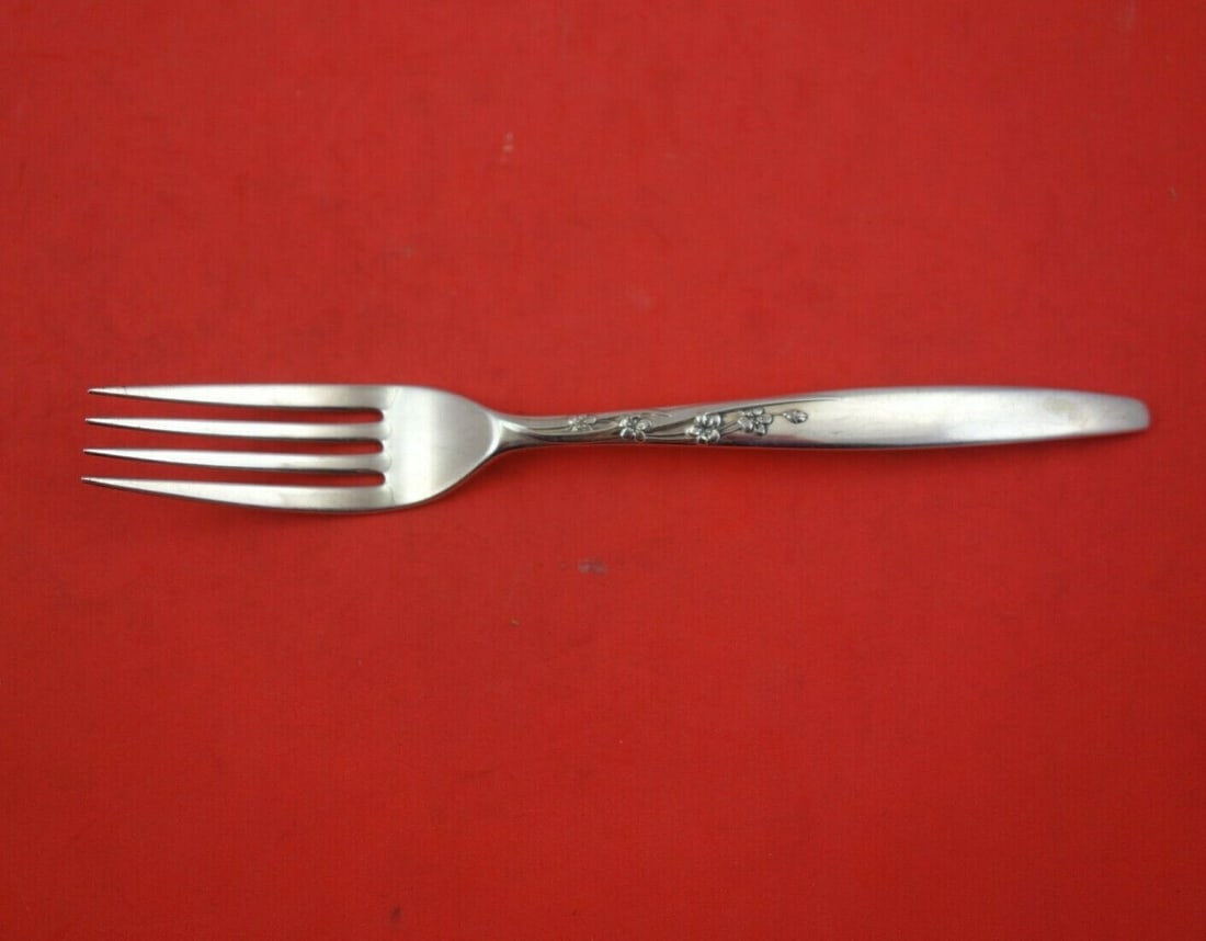 Lunt Summer Song Sterling Silver Fork 7 1/4 Inch Flatware: Lunt Summer Song Sterling Silver Fork 7 1/4 Inch Flatware Elevate your dining experience with this exquisite Summer Song fork by Lunt, crafted from high-quality sterling silver. Measuring 7 1/4 inches