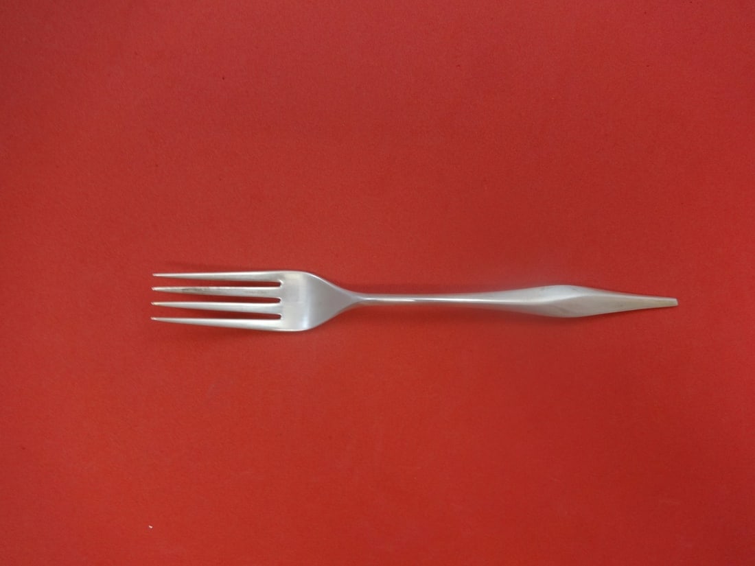 Wallace Soliloquy Sterling Silver Fork 7.5 Modern Design: Wallace Soliloquy Sterling Silver Fork 7.5 Modern Design Introducing the Soliloquy Fork by Wallace, a stunning piece that combines modern design with timeless elegance. This regular fork measures 7 1/